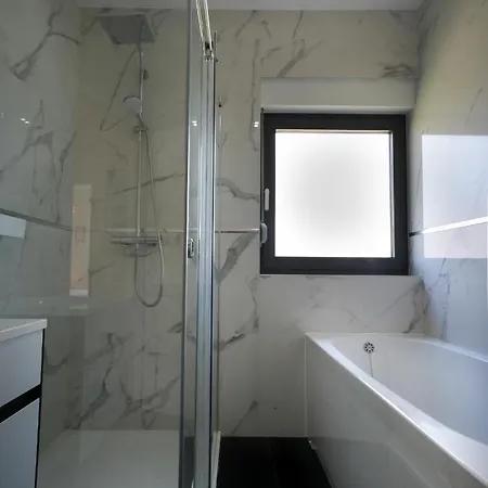 Crowonder Adriatic Premium Near The Holiday home Vodice