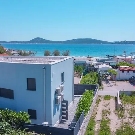 Crowonder Adriatic Premium Near The Holiday home *