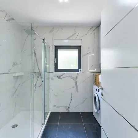 Crowonder Adriatic Premium Near The