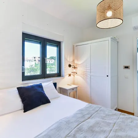 Crowonder Adriatic Premium Near The