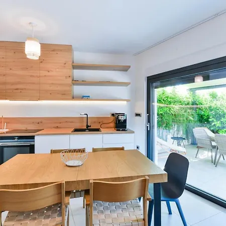 Crowonder Adriatic Premium Near The Holiday home Vodice