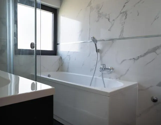 Crowonder Adriatic Premium Near The 沃迪切