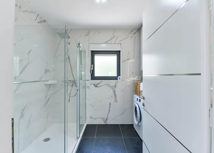 Crowonder Adriatic Premium Near The