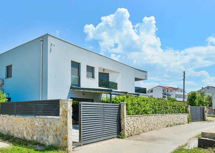 Crowonder Adriatic Premium Near The 度假居 *