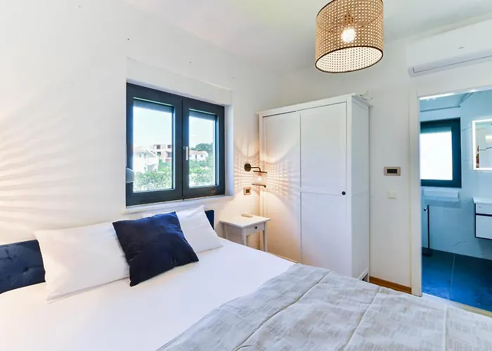 Crowonder Adriatic Premium Near The