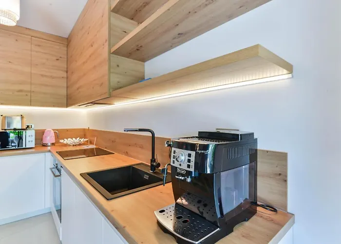 Crowonder Adriatic Premium Near The Vodice