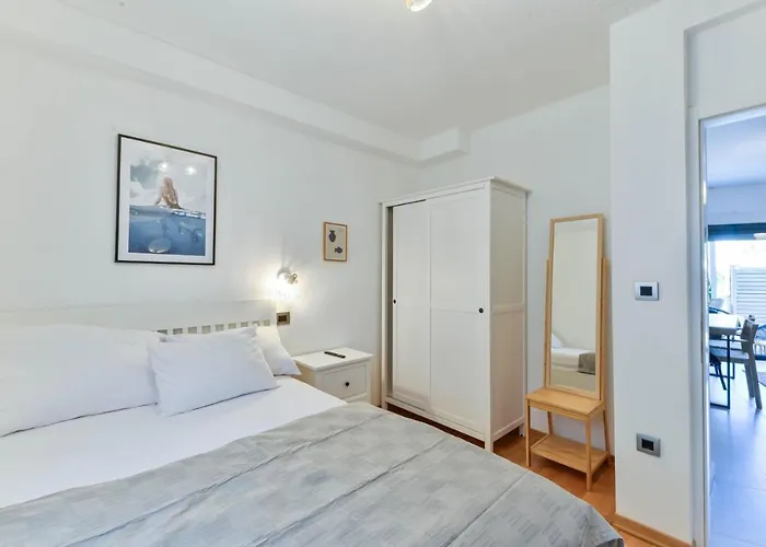 Crowonder Adriatic Premium Near The Vodice