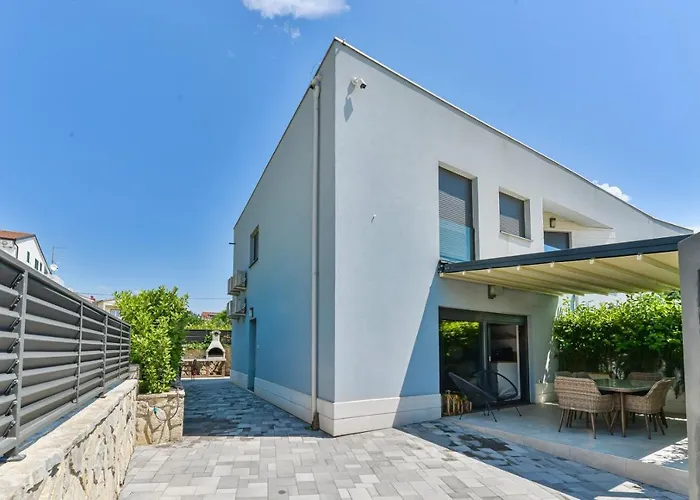 Crowonder Adriatic Premium Near The